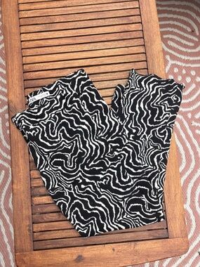 Zara Black & White Patterned Ankle Pants